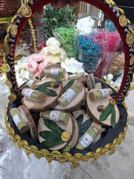 توزيعة الحنة مع كوستر خشب