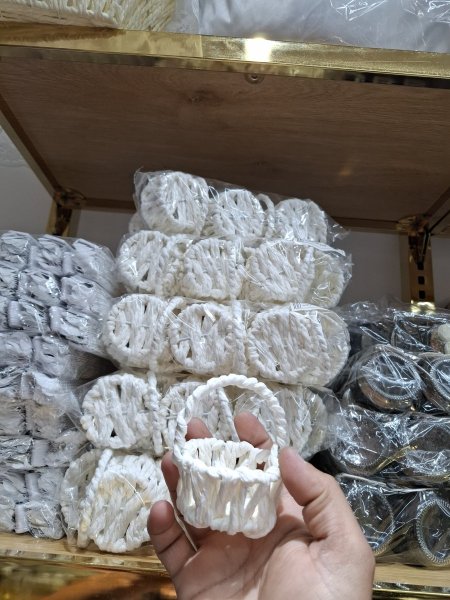 سلة ابيض صغير